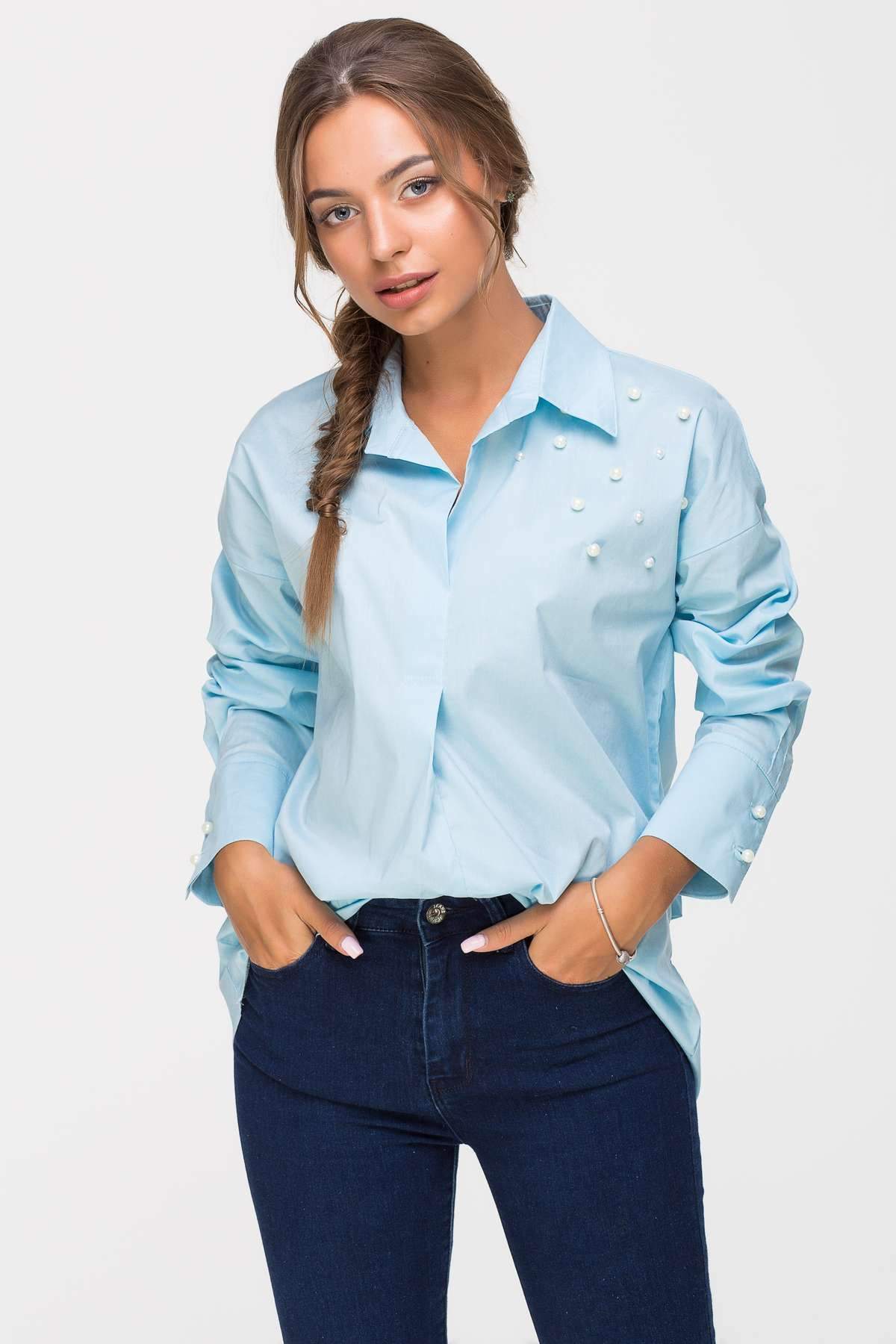 Женщина в рубашке. Девушка в синей рубашке. Рубашка женская. Женщина в голубой рубашке. Девушка в голубой рубашке.
