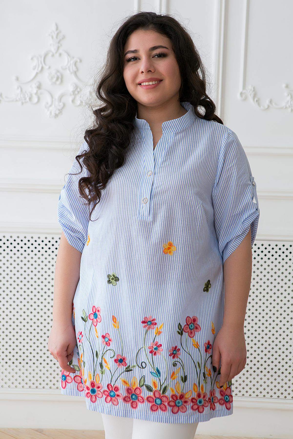 Сорочка в народному стилі з яскравою вишивкою
